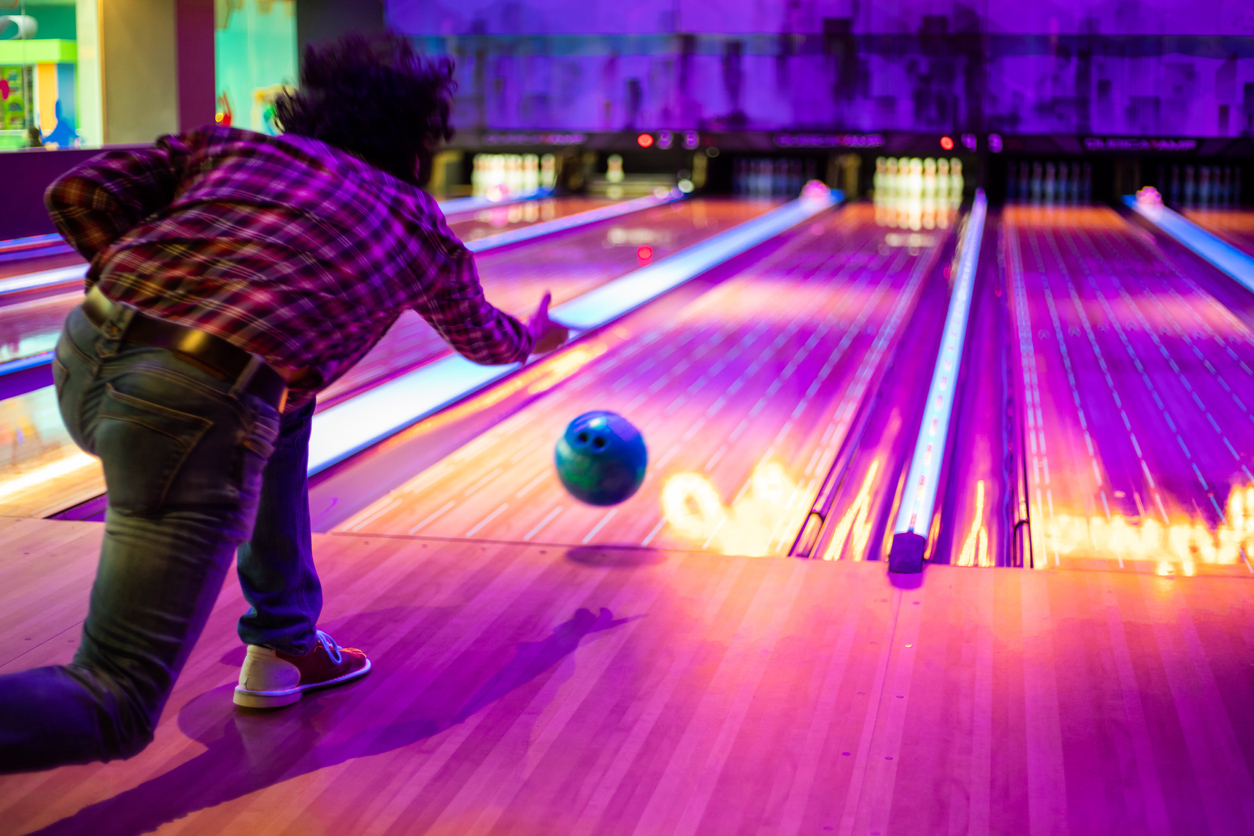 man bowling | bowling alleys near Highlands Ranch